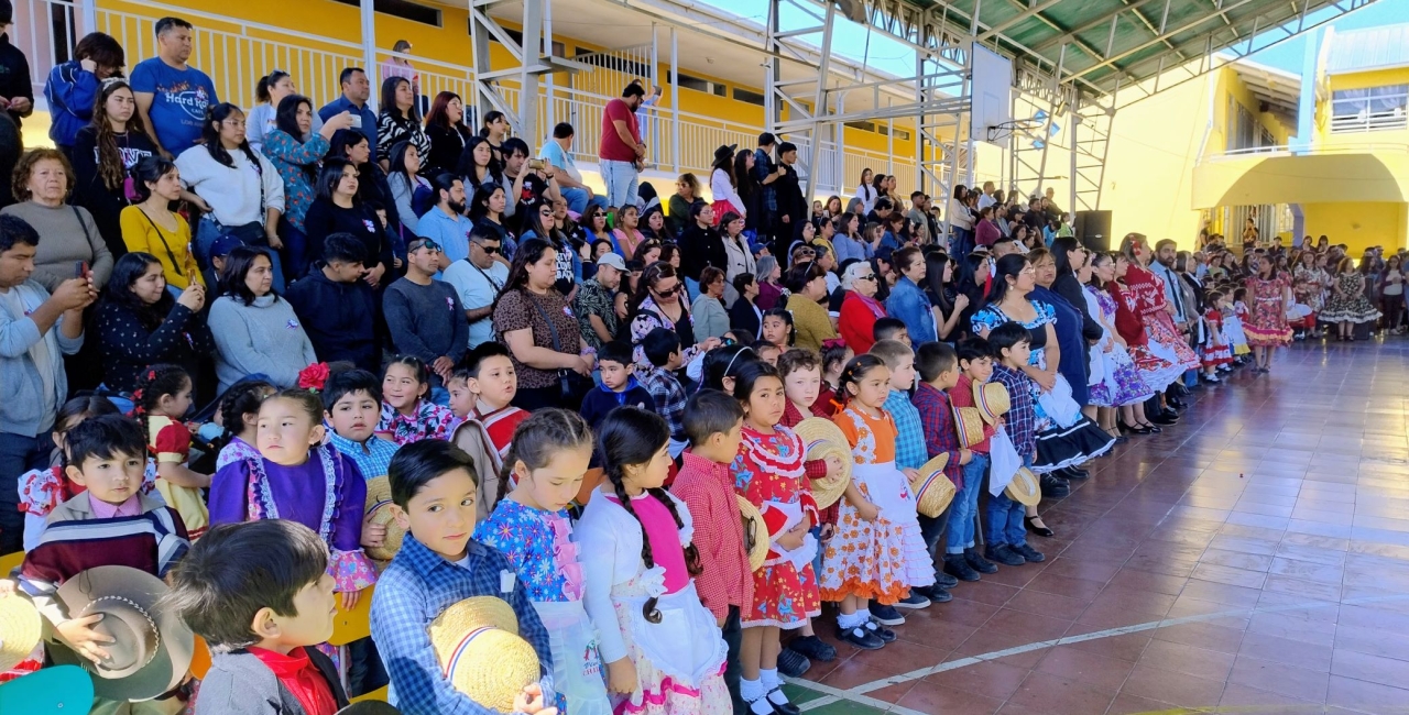 Los/as estudiantes de primer ciclo realizaron su acto de fiestas patrias